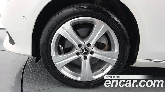 Mercedes-Benz E-Class 2018 — photo 7