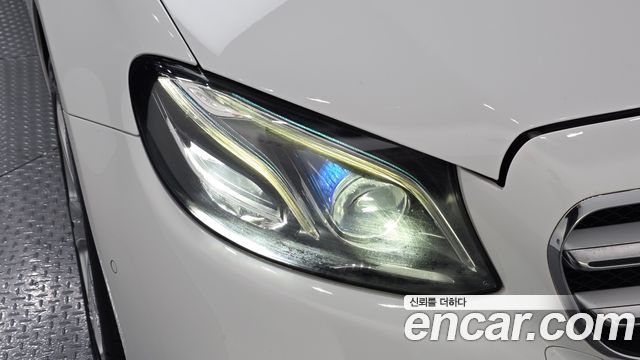 Mercedes-Benz E-Class 2018 — photo 8