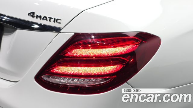 Mercedes-Benz E-Class 2018 — photo 9