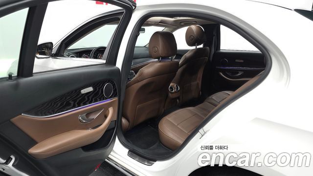 Mercedes-Benz E-Class 2018 — photo 16