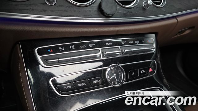 Mercedes-Benz E-Class 2018 — photo 31