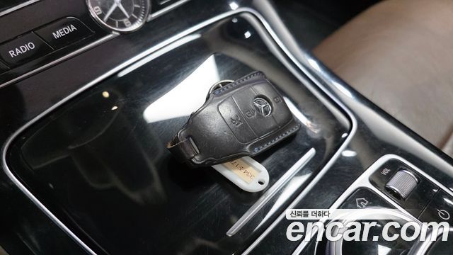 Mercedes-Benz E-Class 2018 — photo 33