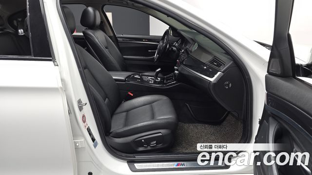 BMW 5-Series 2016 — photo 11