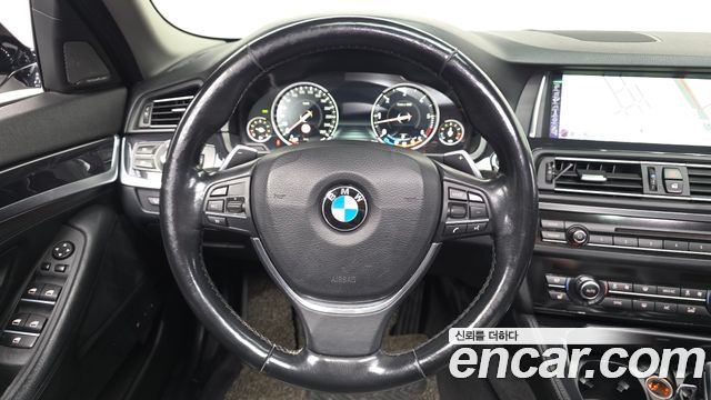 BMW 5-Series 2016 — photo 13