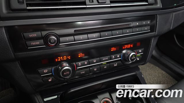 BMW 5-Series 2016 — photo 17