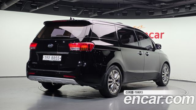 Kia Canival 2017 — photo 2