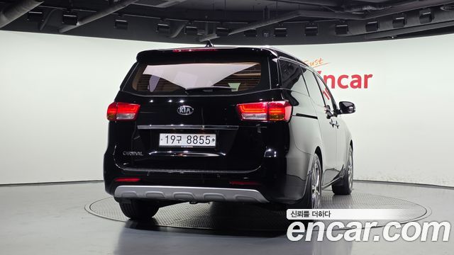 Kia Canival 2017 — photo 4
