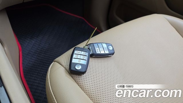 Kia Canival 2017 — photo 18