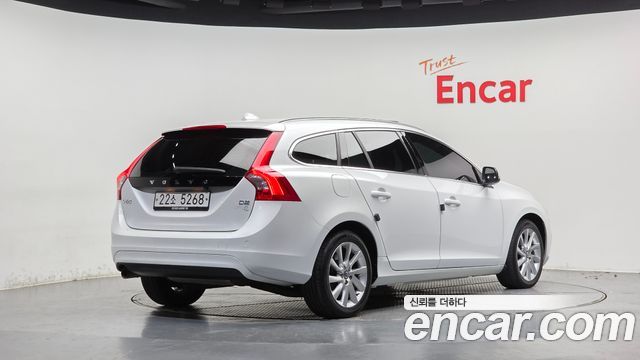 Volvo V60 2015 — photo 2