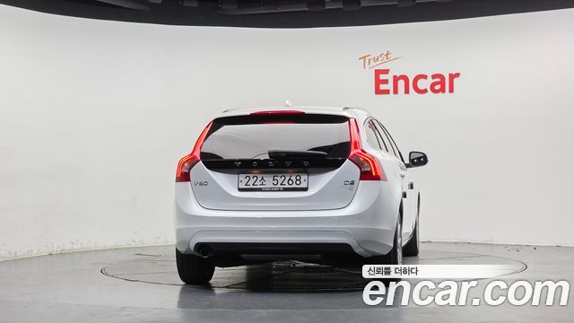 Volvo V60 2015 — photo 4