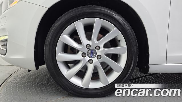 Volvo V60 2015 — photo 5