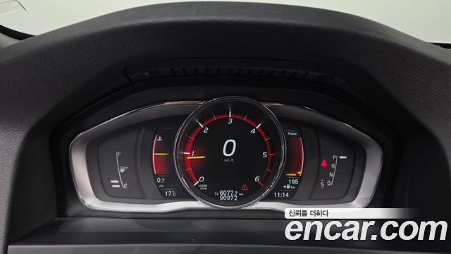 Volvo V60 2015 — photo 11