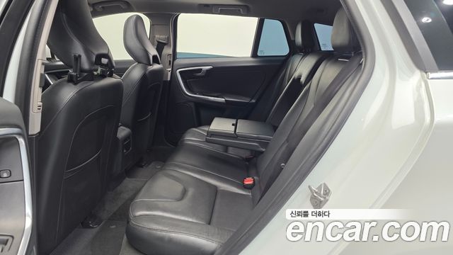 Volvo V60 2015 — photo 18