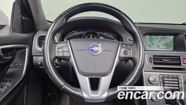 Volvo V60 2015 — photo 19