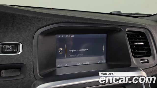 Volvo V60 2015 — photo 22