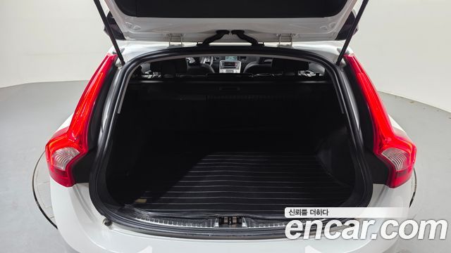 Volvo V60 2015 — photo 26