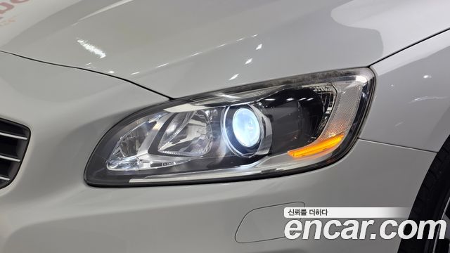 Volvo V60 2015 — photo 8