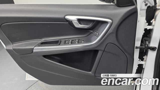 Volvo V60 2015 — photo 14