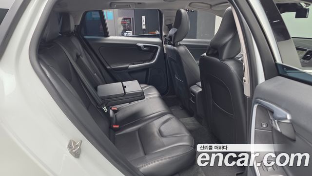 Volvo V60 2015 — photo 16