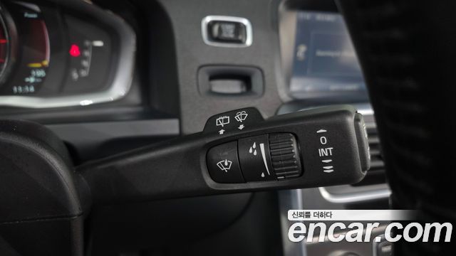 Volvo V60 2015 — photo 27