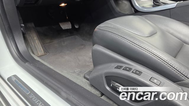 Volvo V60 2015 — photo 29