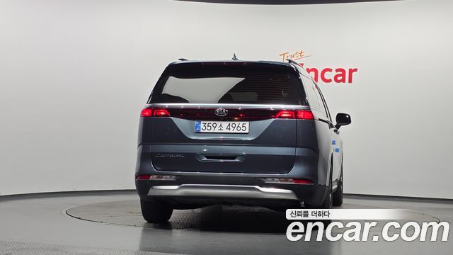 Kia Canival 2021 — photo 4