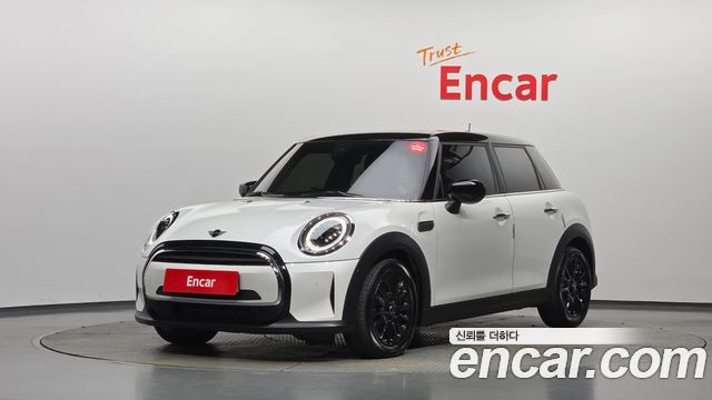 Mini Cooper 2024 — photo 1