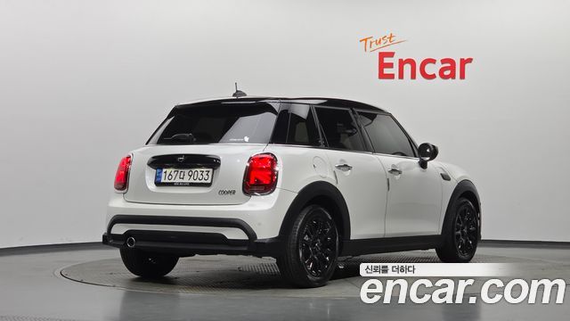 Mini Cooper 2024 — photo 2