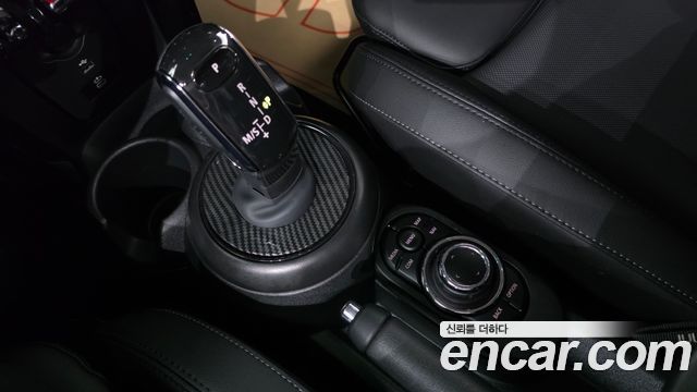 Mini Cooper 2024 — photo 9