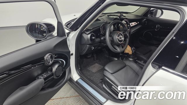 Mini Cooper 2024 — photo 10