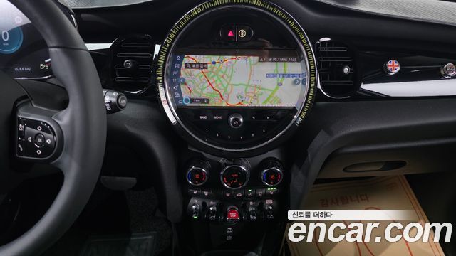 Mini Cooper 2024 — photo 17