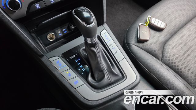 Hyundai AVANTE 2018 — photo 9