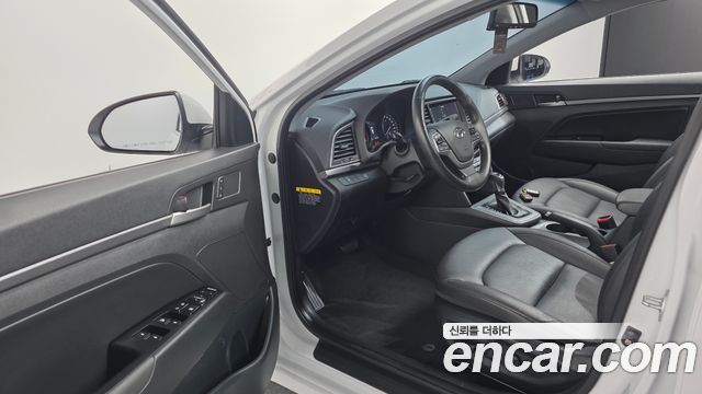 Hyundai AVANTE 2018 — photo 10