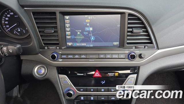 Hyundai AVANTE 2018 — photo 15