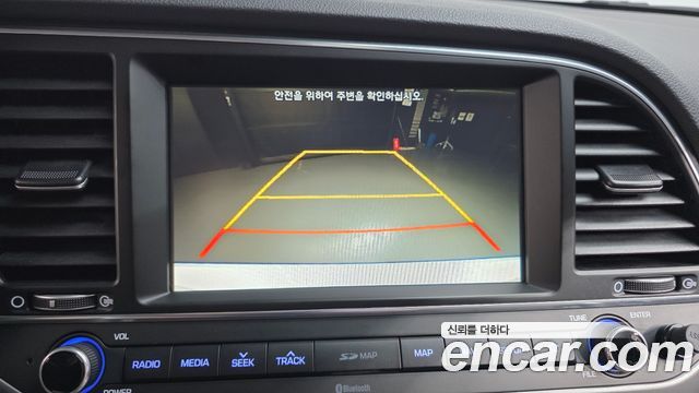 Hyundai AVANTE 2018 — photo 16