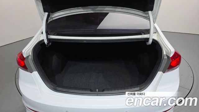 Hyundai AVANTE 2018 — photo 20