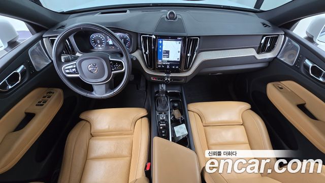 Volvo XC60 2020 — photo 10