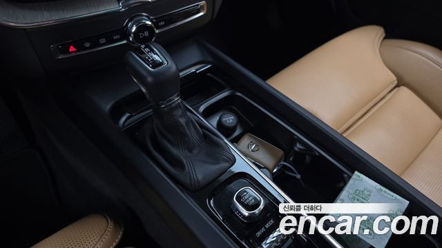 Volvo XC60 2020 — photo 12