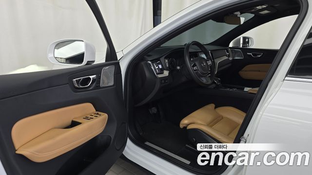 Volvo XC60 2020 — photo 13
