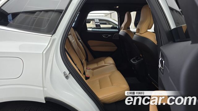 Volvo XC60 2020 — photo 17