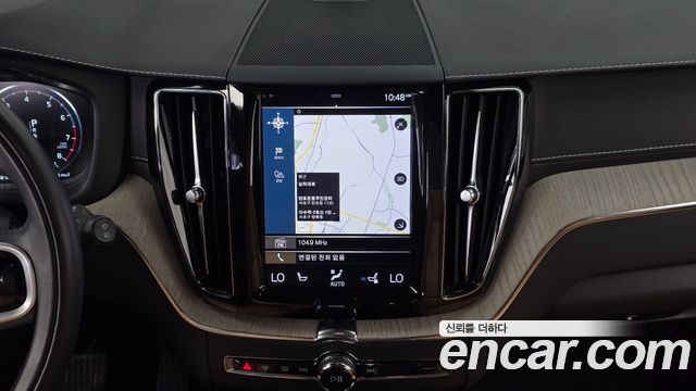 Volvo XC60 2020 — photo 18