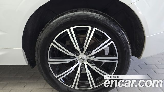Volvo XC60 2020 — photo 7