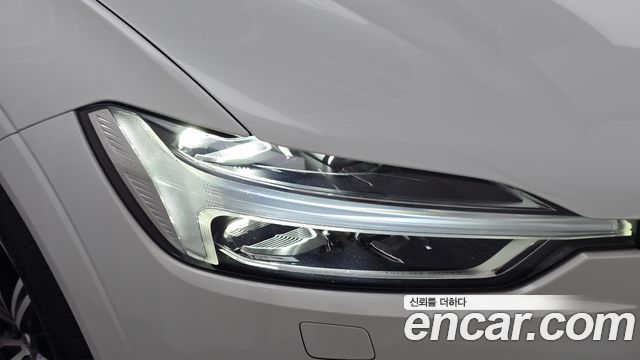 Volvo XC60 2020 — photo 8