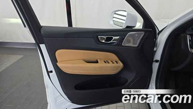 Volvo XC60 2020 — photo 14