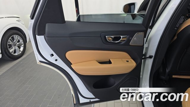 Volvo XC60 2020 — photo 15
