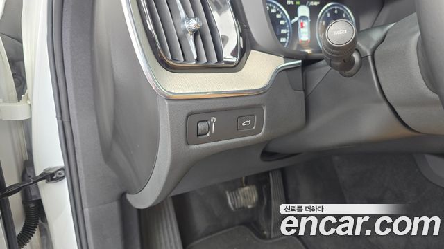 Volvo XC60 2020 — photo 28