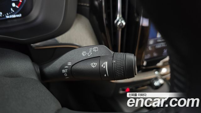 Volvo XC60 2020 — photo 29