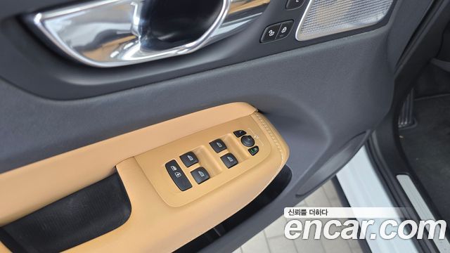 Volvo XC60 2020 — photo 30