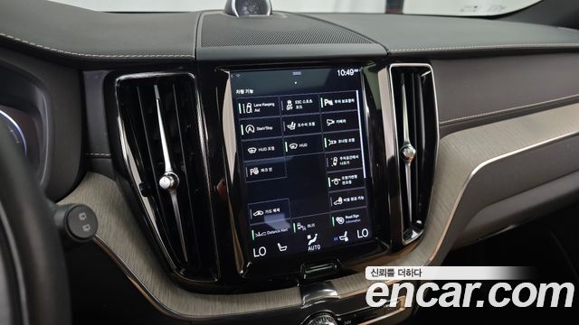 Volvo XC60 2020 — photo 32