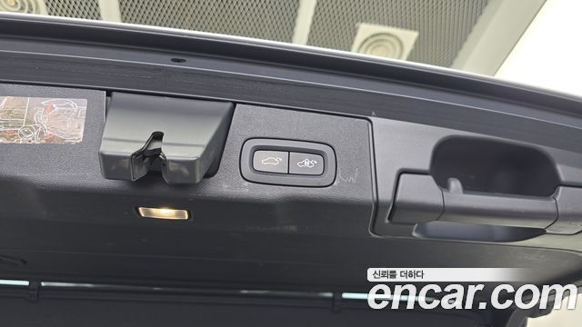Volvo XC60 2020 — photo 33